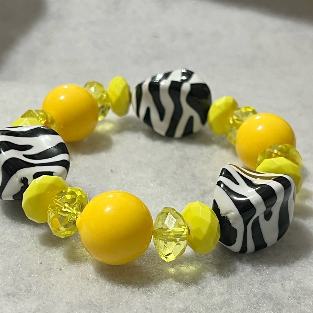 Vibrant Faceted & Round Yellow/Black Zebra Print Acrylic Beads Stretch Bracelet
